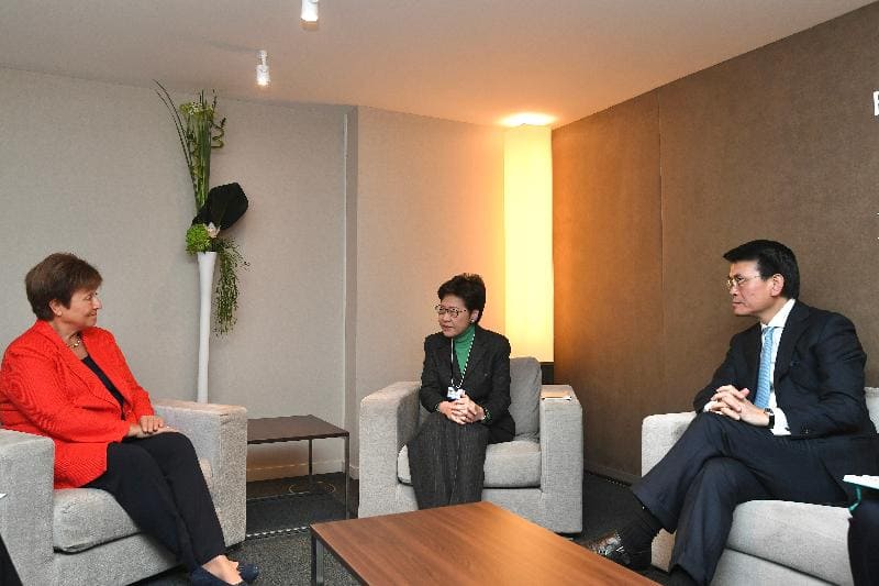 Photo shows Mrs Lam (centre) meeting with the Managing Director of the International Monetary Fund, Ms Kristalina Georgieva (left). The Secretary for Commerce and Economic Development, Mr Edward Yau (right), also attended.