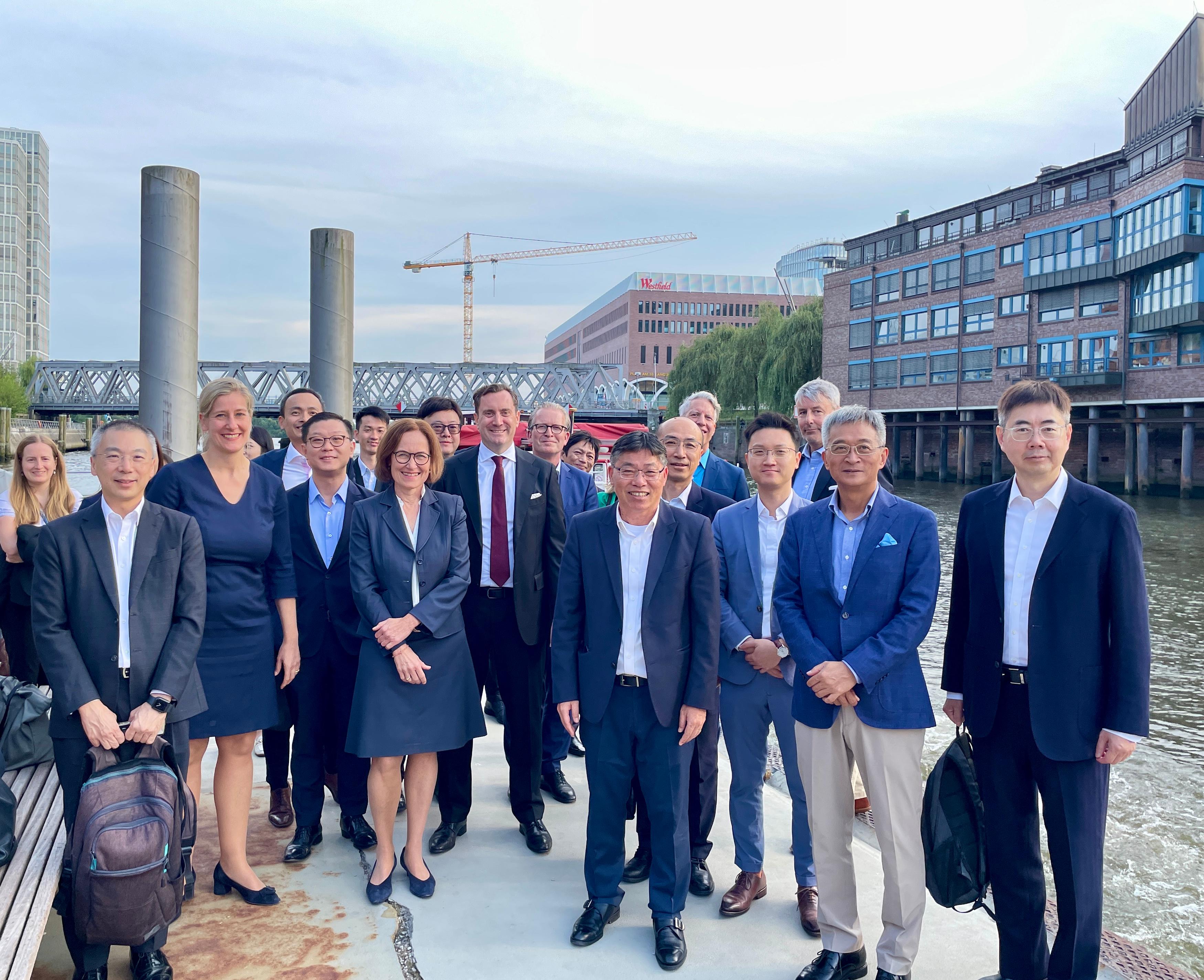 Minister für Verkehr und Logistik leitet Delegation zu Besuch in Hamburg